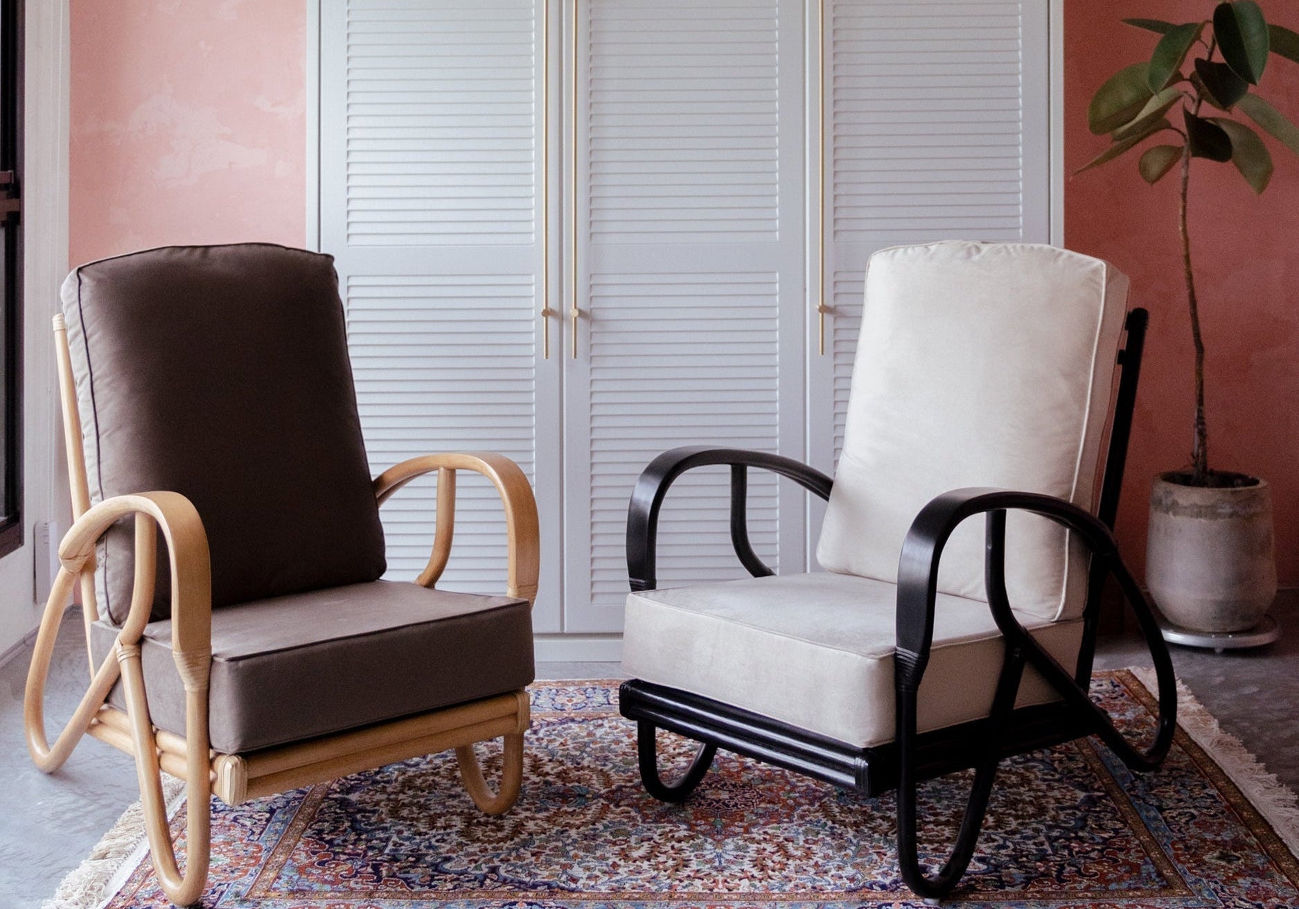 Finding Your Vibe — A Guide to Choosing Between Natural and Black Rattan