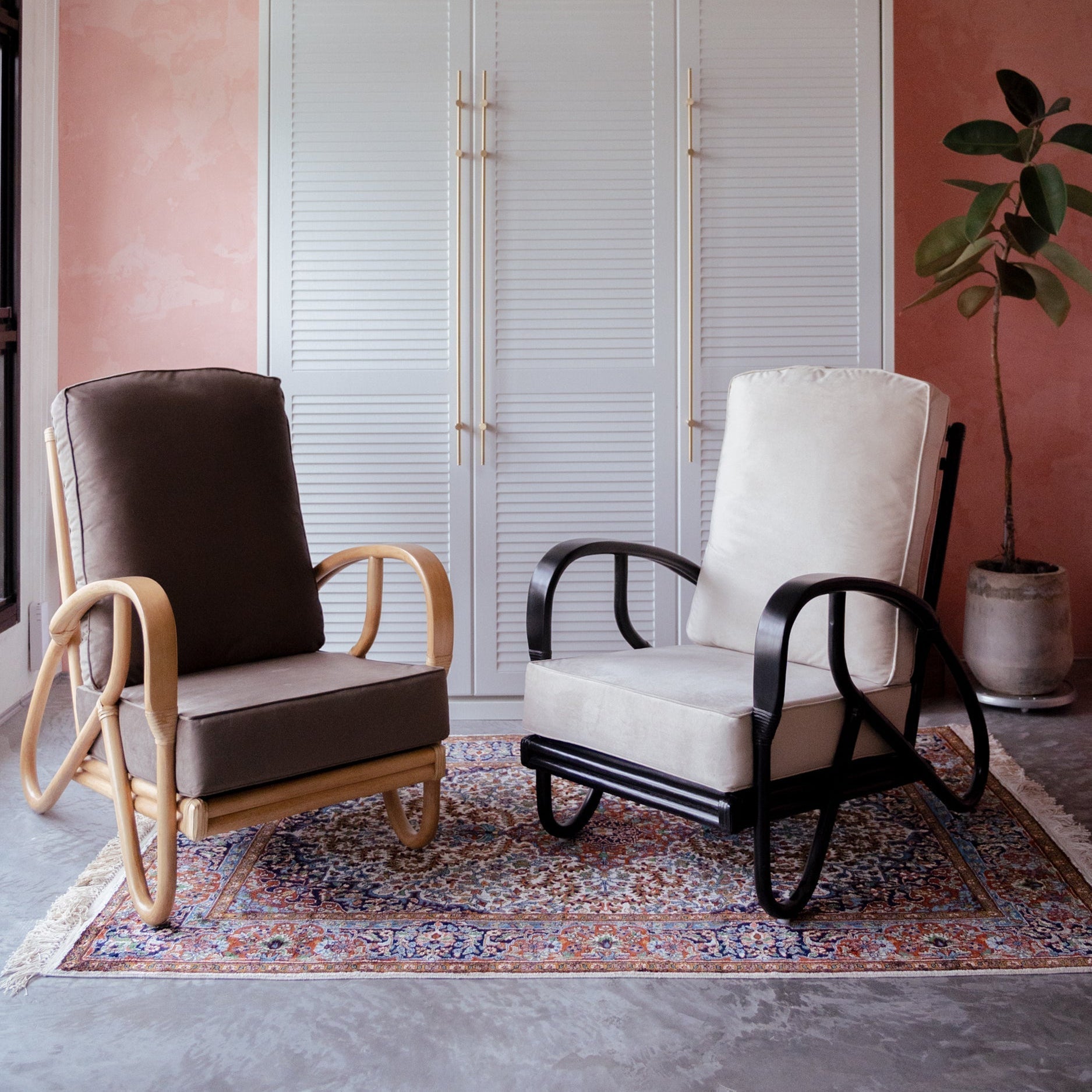Finding Your Vibe — A Guide to Choosing Between Natural and Black Rattan